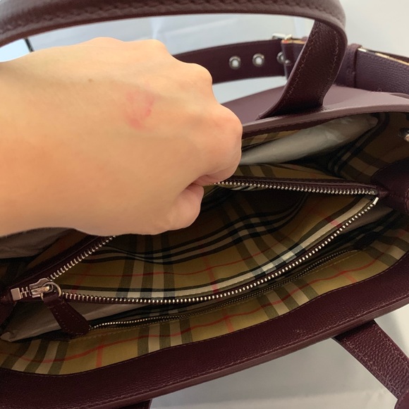 NEW Burberry Medium Banner Tote in Mahogany Red - Picture 8 of 8